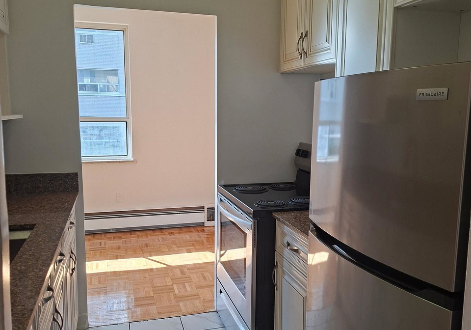 2202-weston-road-toronto-north-york-ontario-w13514194