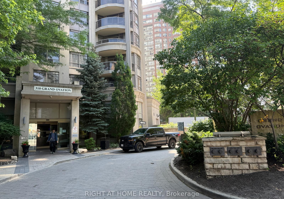 310-burnhamthorpe-road-w-mississauga-ontario-w13514370