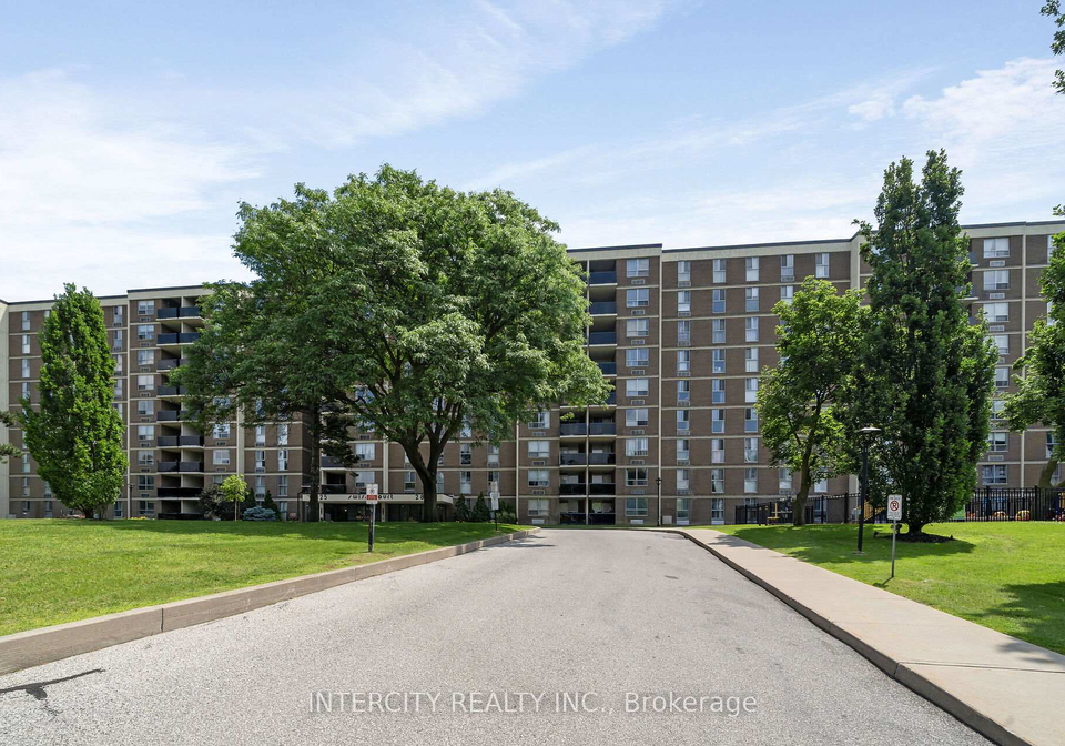 2825-islington-avenue-toronto-york-ontario-w13515374
