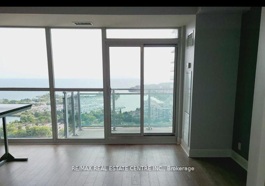 33-shore-breeze-drive-toronto-etobicoke-ontario-w13516300