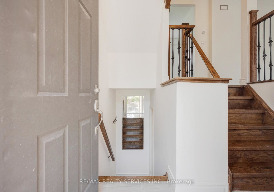 7155-magistrate-terrace-mississauga-ontario-w13516330