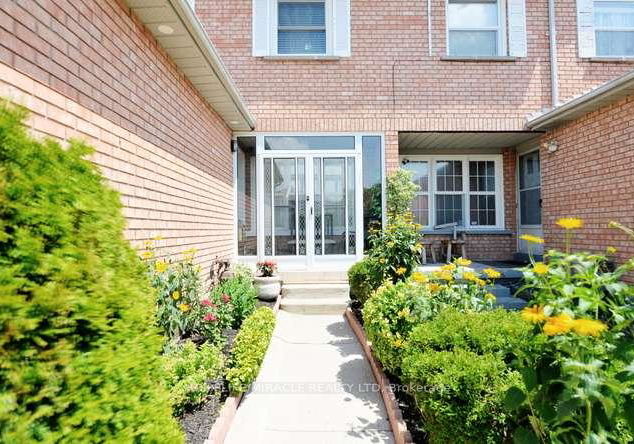 7-cutters-crescent-brampton-ontario-w13516624