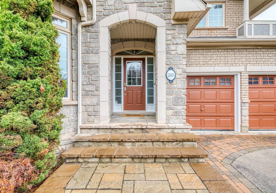 285-great-lakes-boulevard-oakville-ontario-w13516930