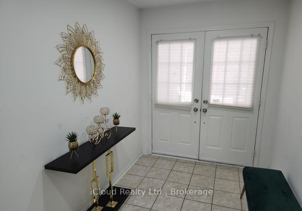 559-candlestick-circle-mississauga-ontario-w13517002