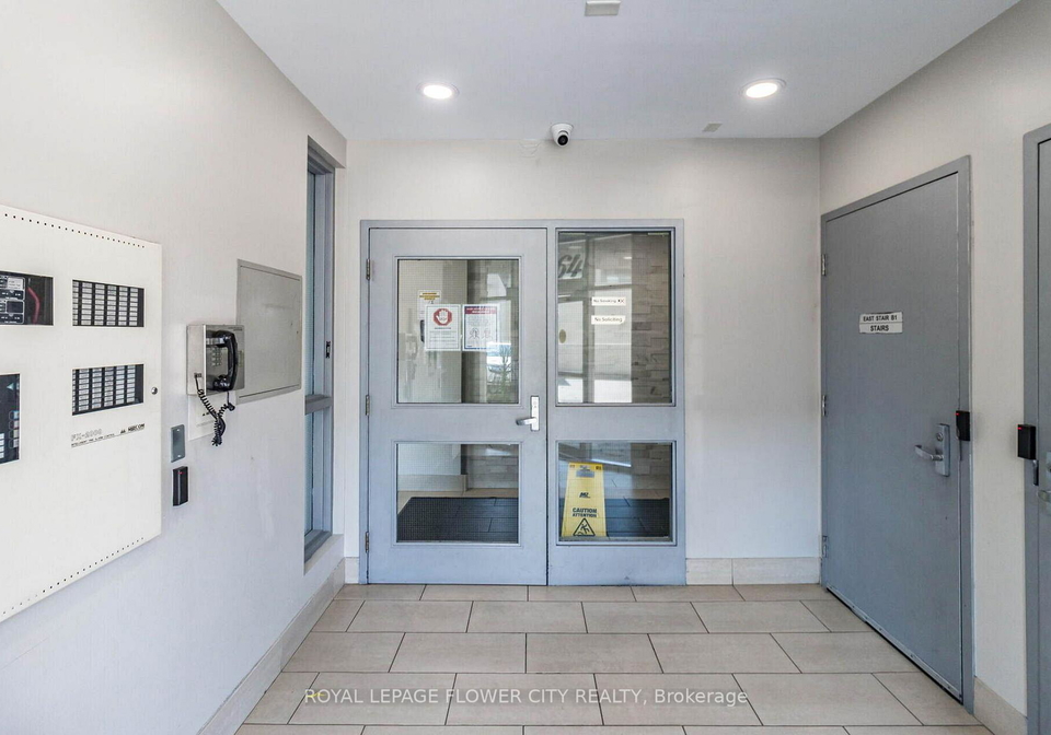 2464-weston-road-toronto-north-york-ontario-w13517142