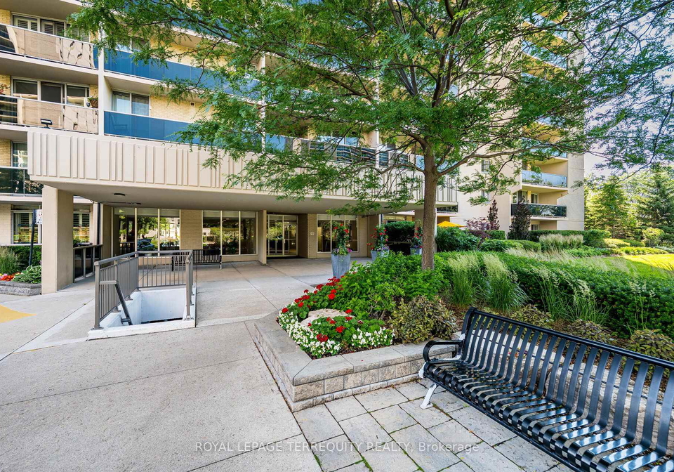 812-burnhamthorpe-road-toronto-etobicoke-ontario-w13517238