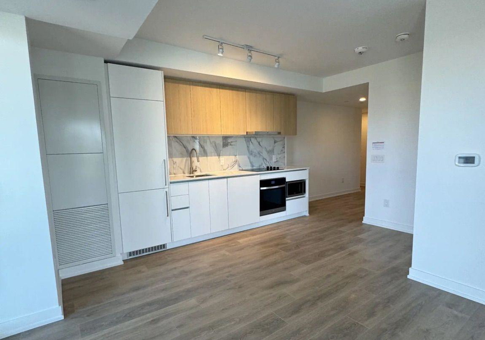 1100-sheppard-avenue-w-toronto-york-ontario-w13517728