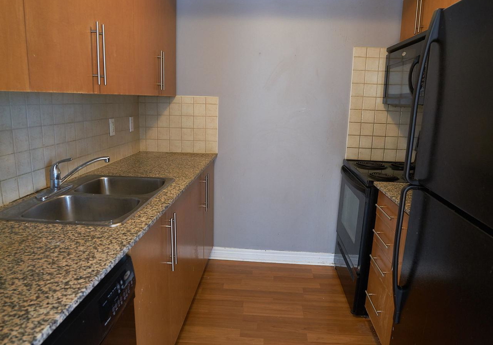 310-burnhamthorpe-road-w-mississauga-ontario-w13517928