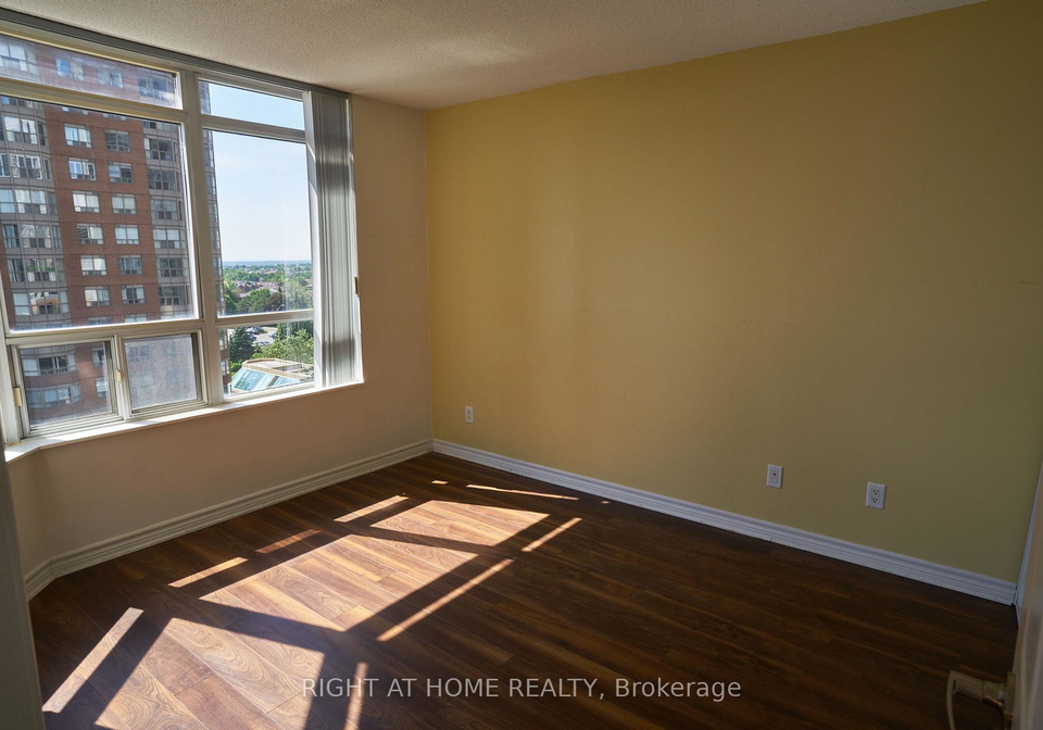 310-burnhamthorpe-road-w-mississauga-ontario-w13517928