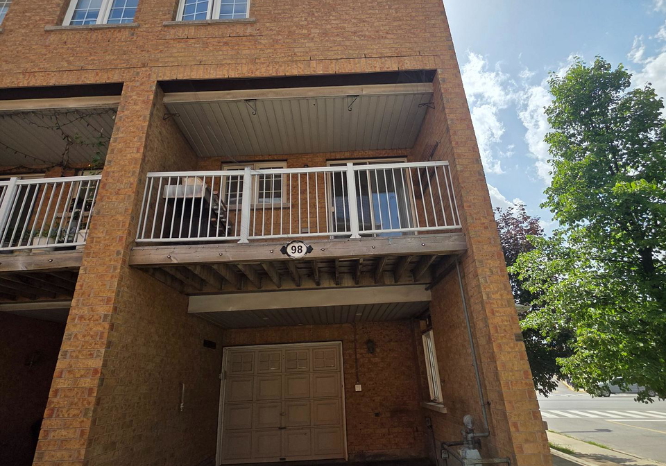 98-birdstone-crescent-toronto-toronto-ontario-w13518062