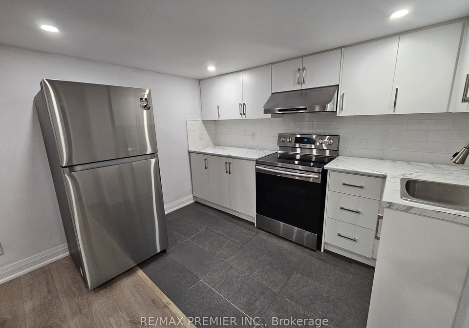 31-compton-crescent-toronto-york-ontario-w13518386