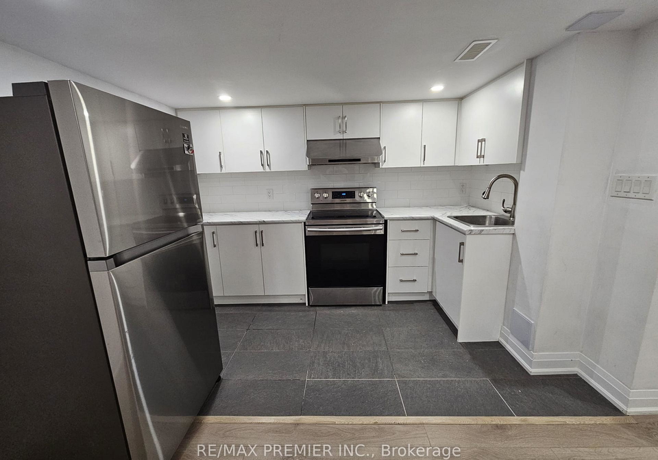 31-compton-crescent-toronto-york-ontario-w13518386