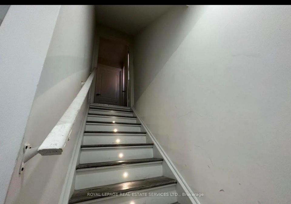 16-napoleon-crescent-brampton-ontario-w13518520