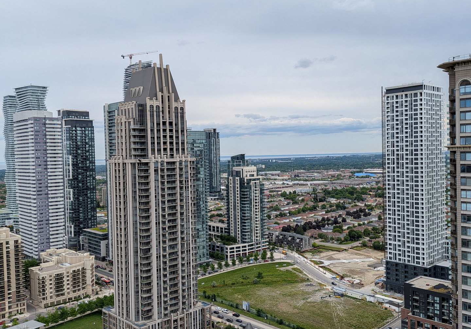 360-square-one-drive-mississauga-ontario-w13518786