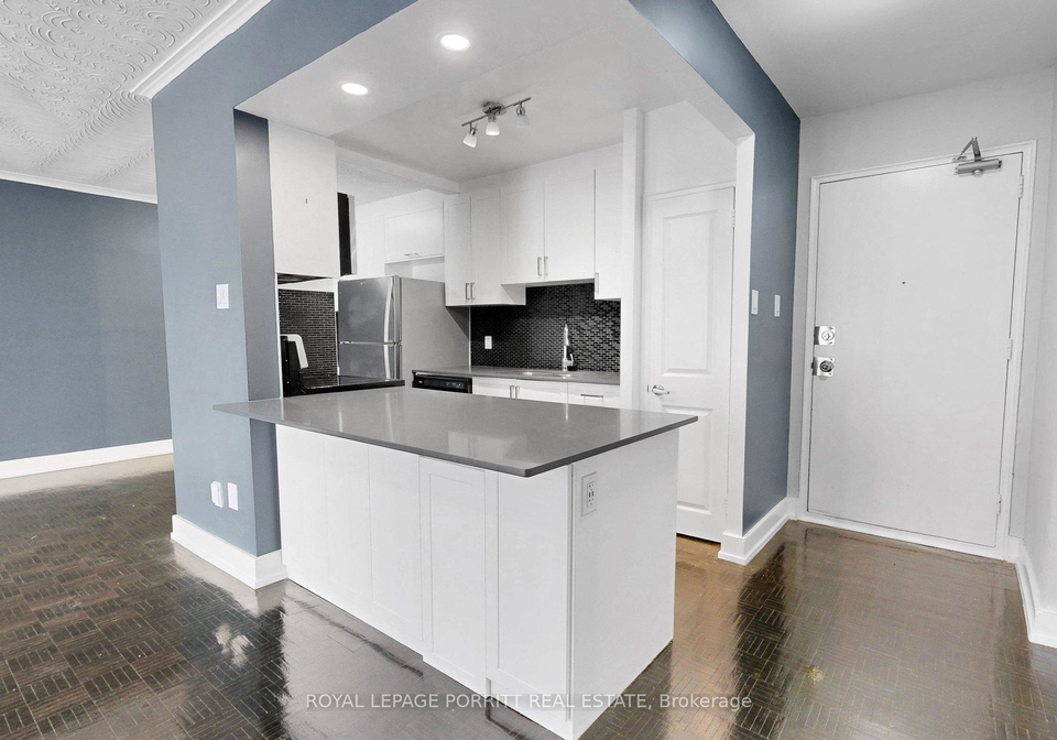4-superior-avenue-toronto-etobicoke-ontario-w13518912