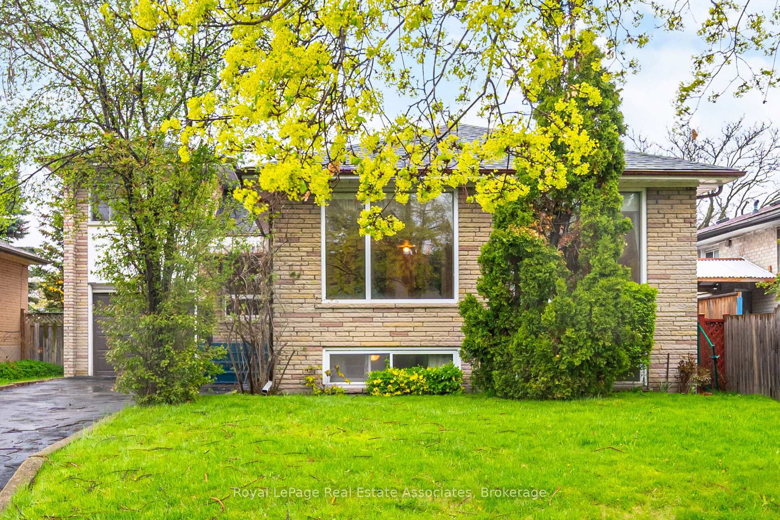 193-kingsview-boulevard-toronto-etobicoke-ontario-w13519436
