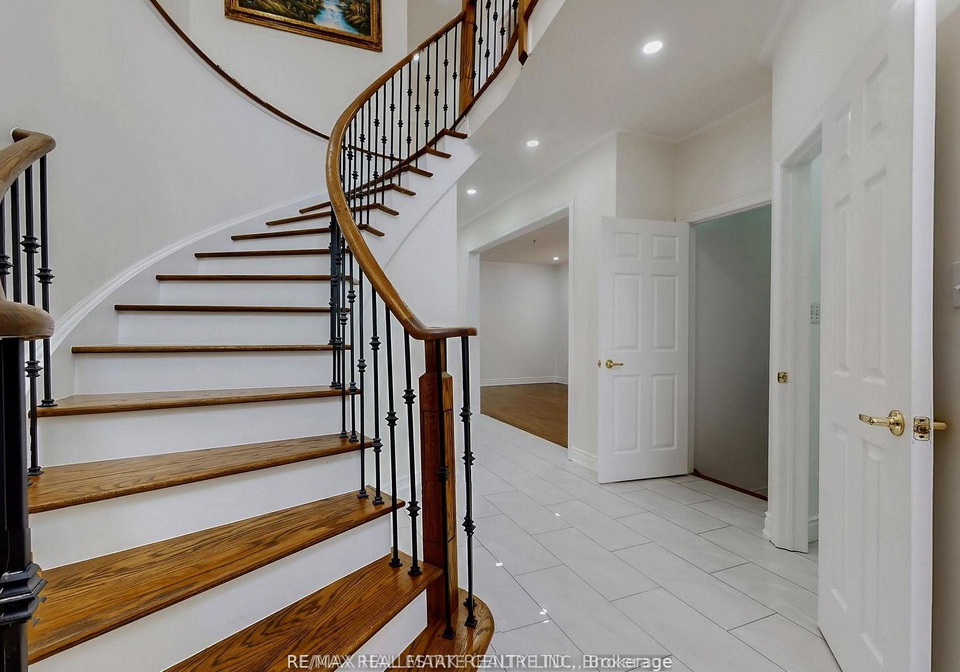 671-deckhouse-court-mississauga-ontario-w13519440