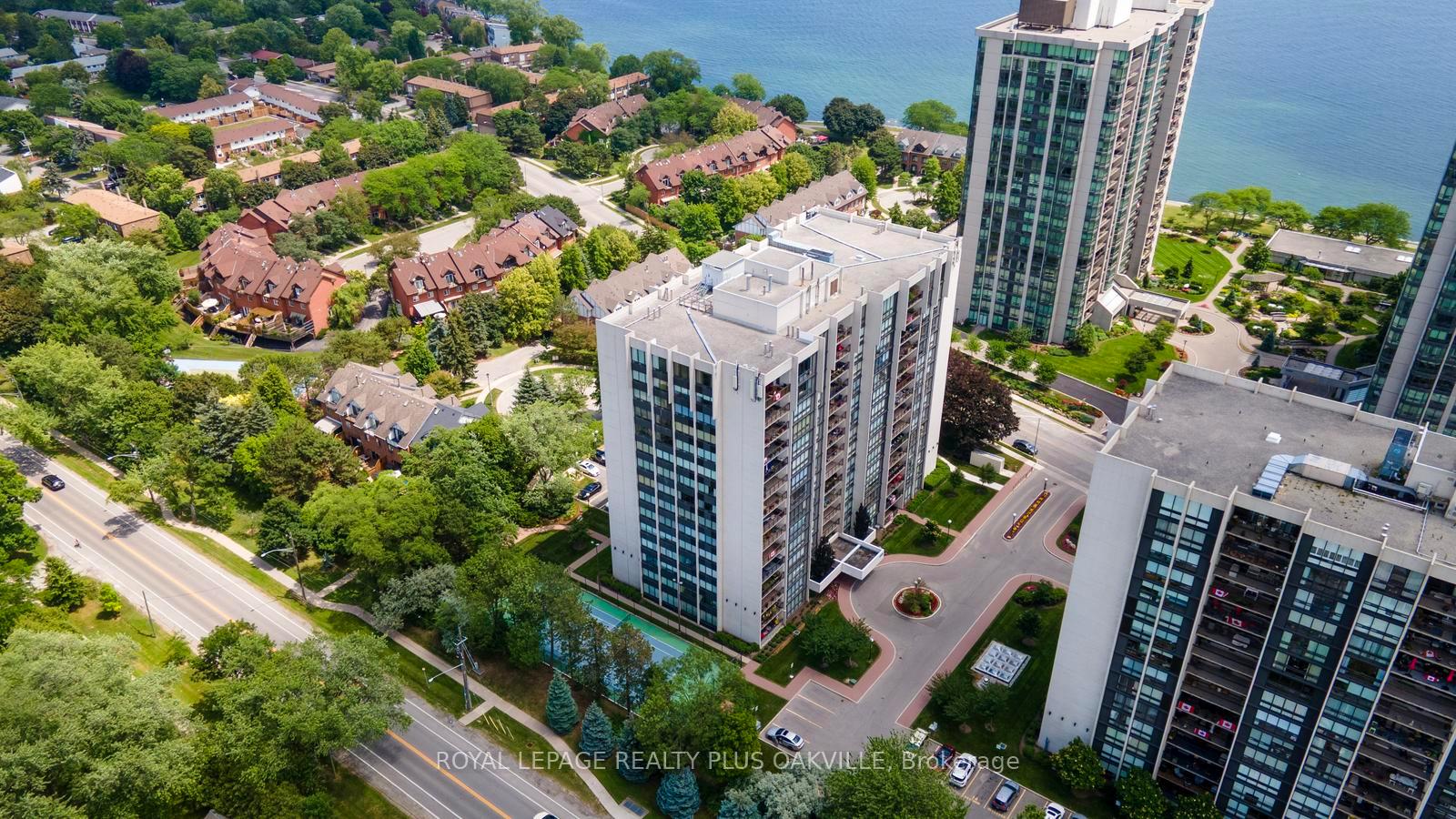 2175-marine-drive-oakville-ontario-w13520110