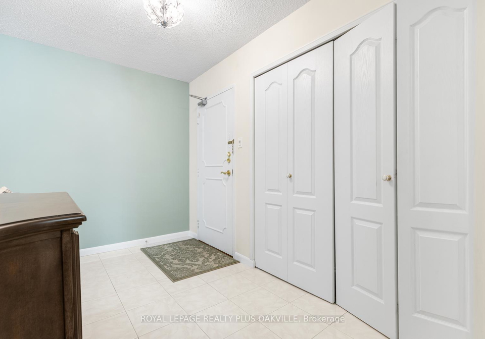 2175-marine-drive-oakville-ontario-w13520110