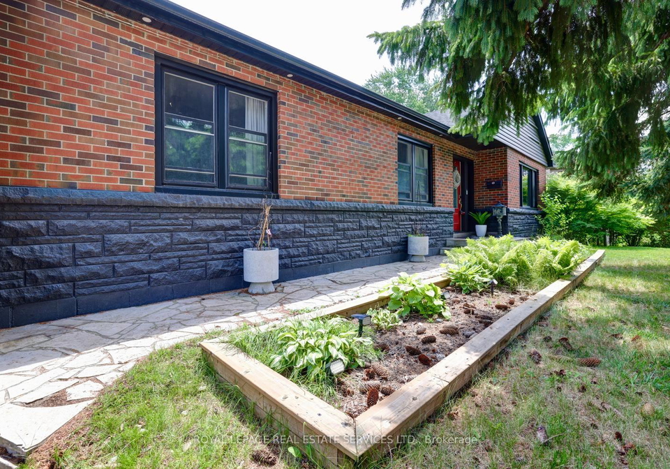 1028-cedar-avenue-burlington-ontario-w13520204