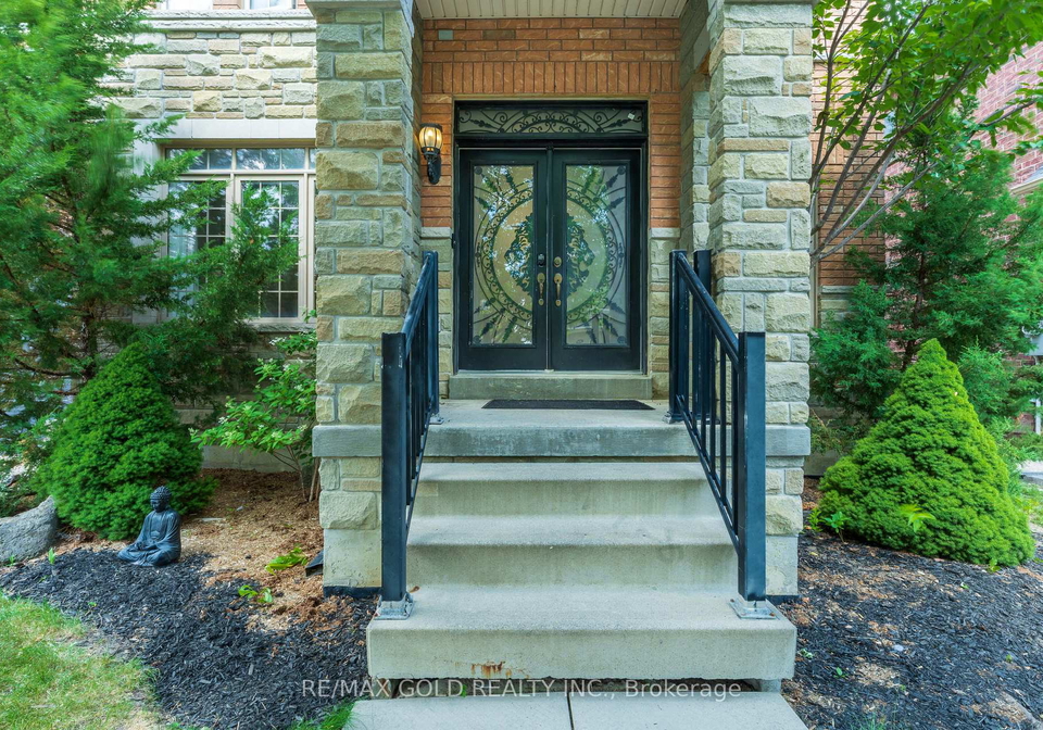 7-royal-links-circle-brampton-ontario-w13520602