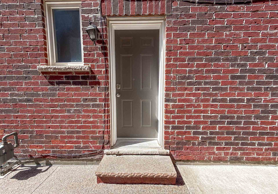17-forsyth-crescent-brampton-ontario-w13520654