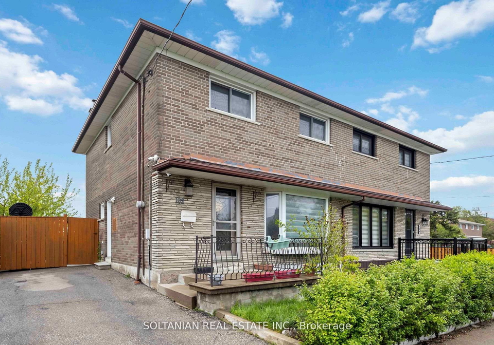 102-elnathan-crescent-toronto-york-ontario-w13521088