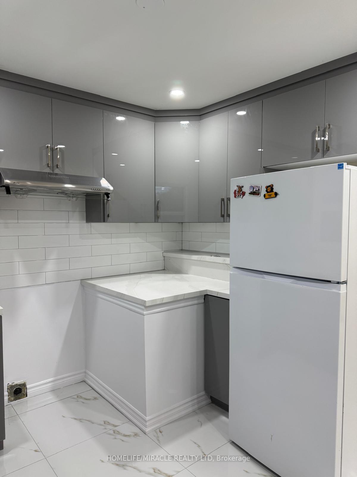 28-alexandria-crescent-brampton-ontario-w13521402