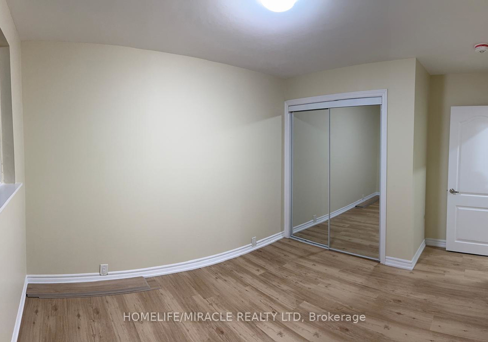 28-alexandria-crescent-brampton-ontario-w13521402