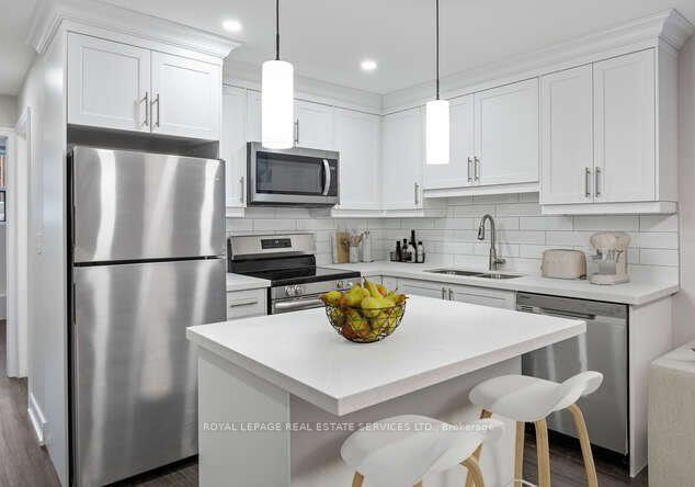 18-anglesey-boulevard-toronto-etobicoke-ontario-w13521454