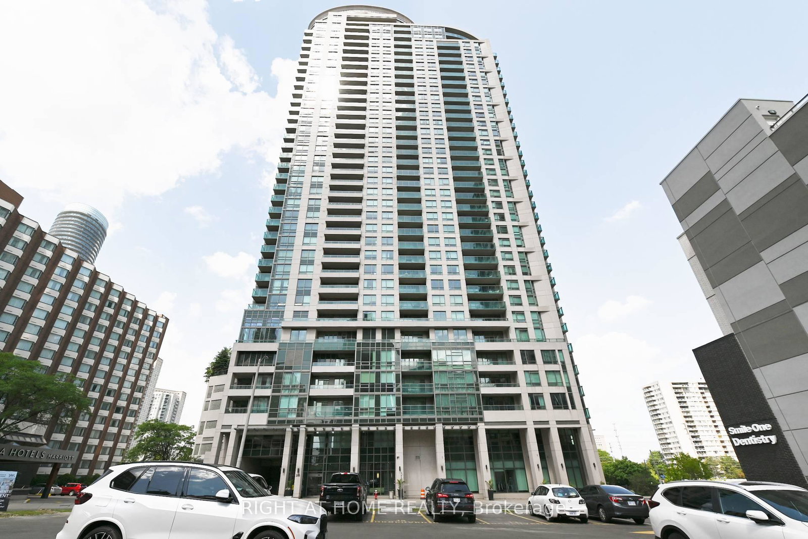 208-enfield-place-mississauga-ontario-w13522310