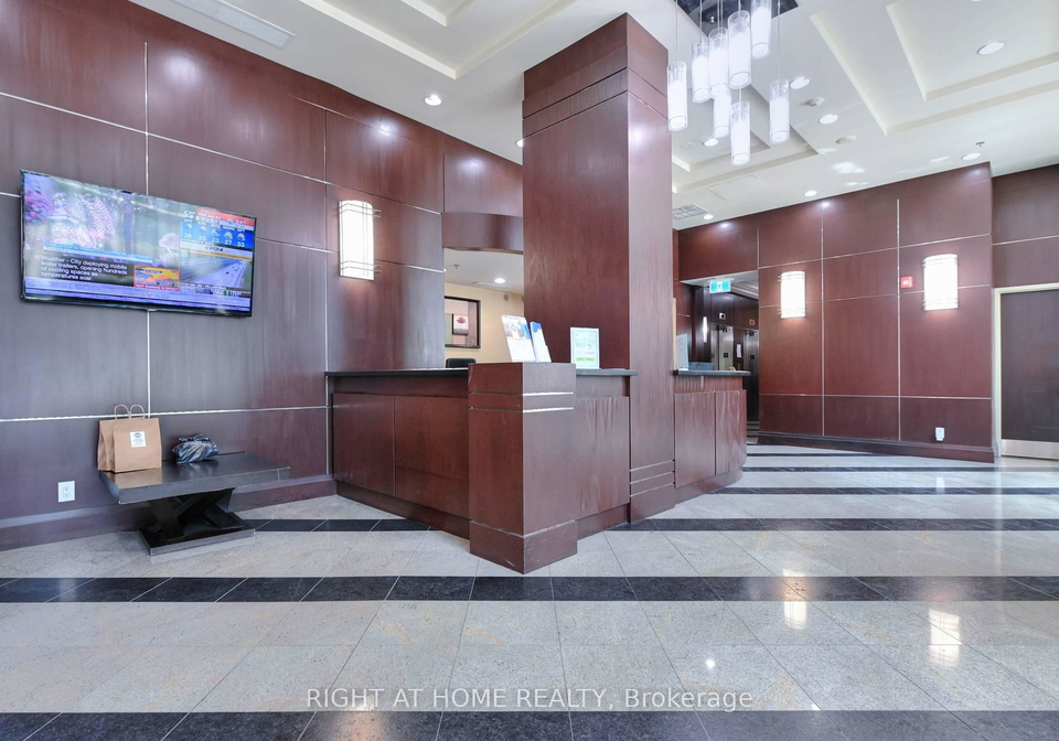 208-enfield-place-mississauga-ontario-w13522310