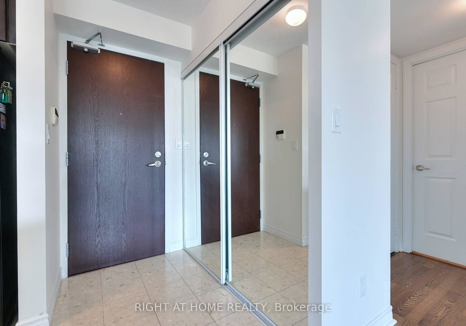 208-enfield-place-mississauga-ontario-w13522310