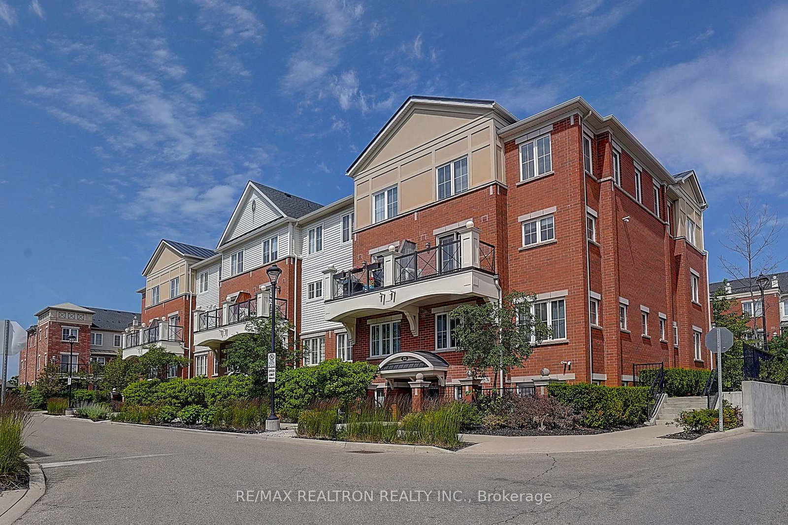 2492-post-road-oakville-ontario-w13522352