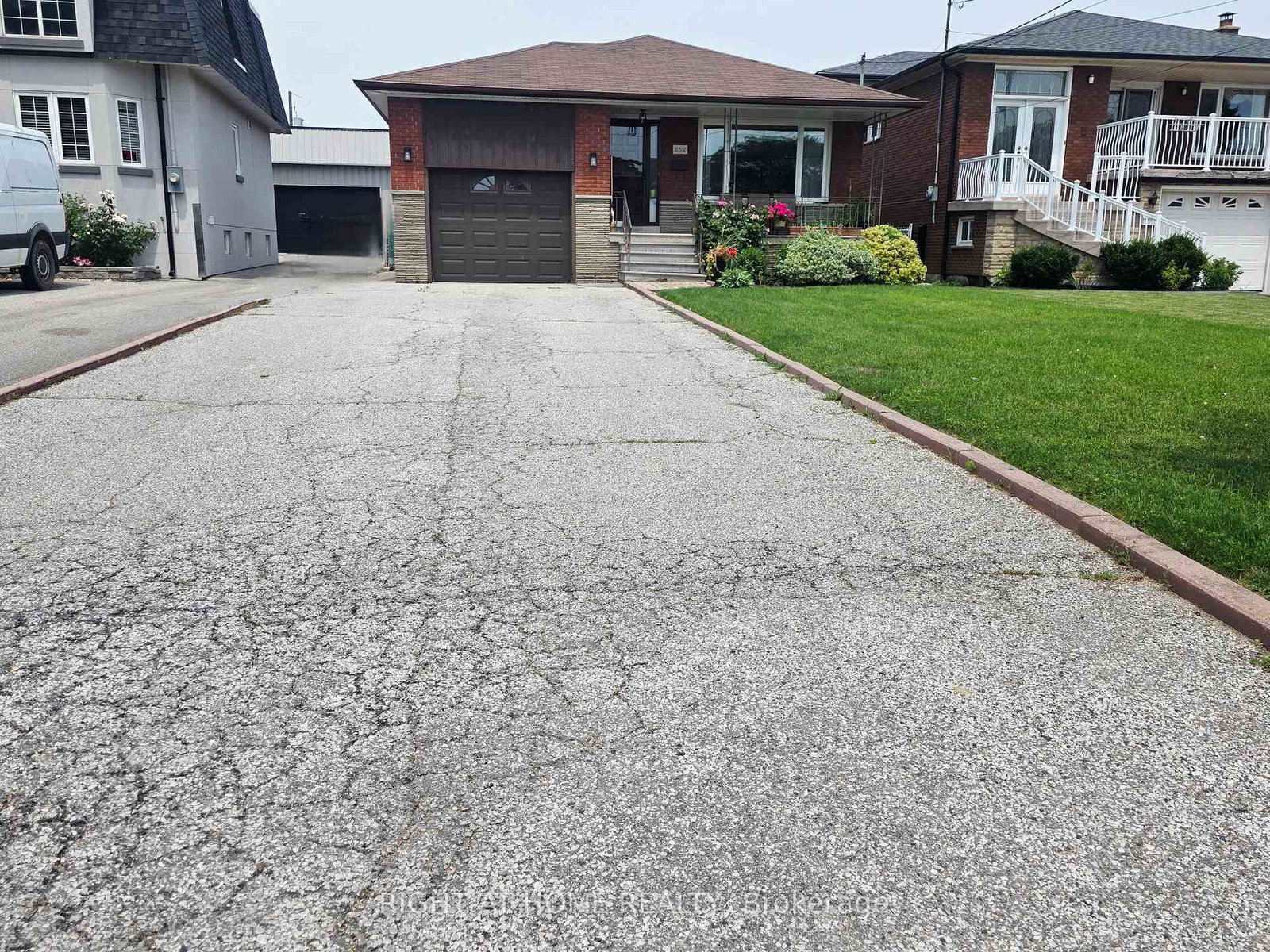 252-maple-leaf-drive-toronto-north-york-ontario-w13522516