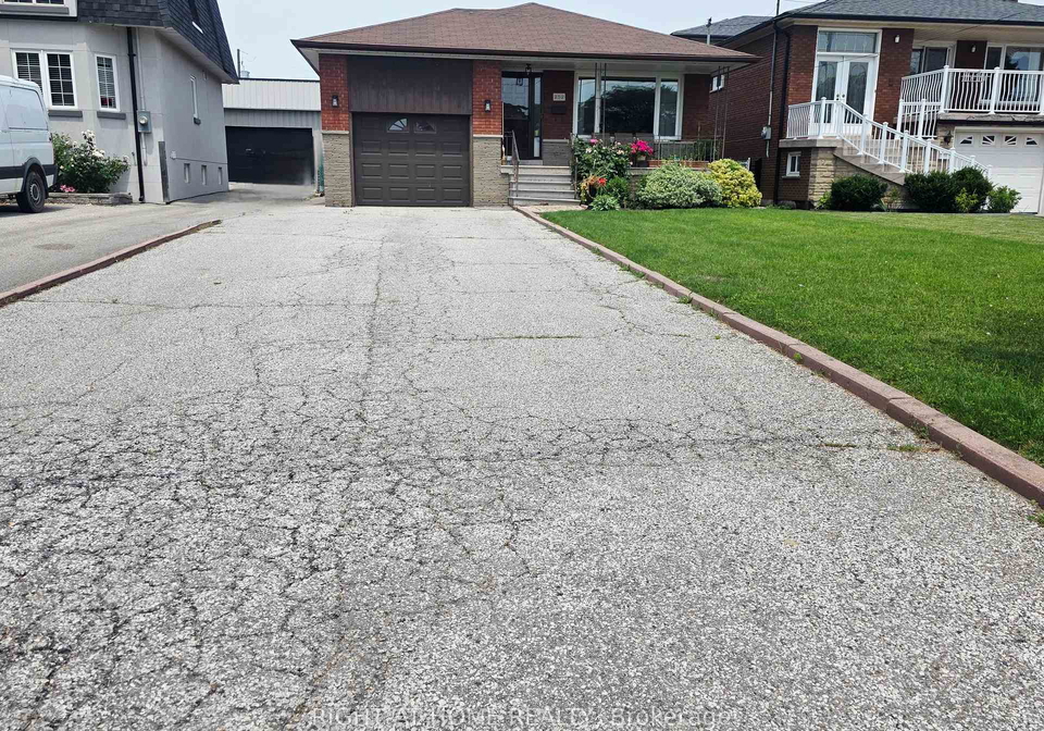 252-maple-leaf-drive-toronto-north-york-ontario-w13522516