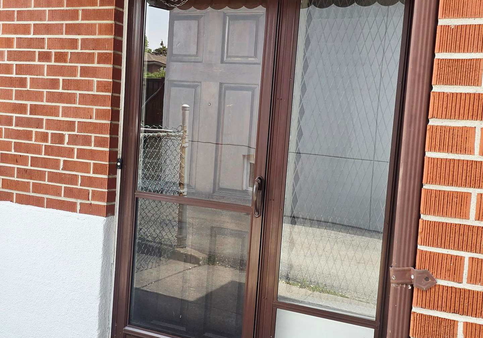 252-maple-leaf-drive-toronto-north-york-ontario-w13522516