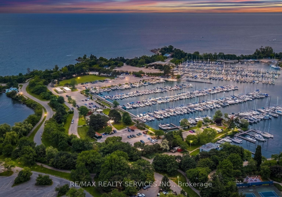 2230-lakeshore-boulevard-w-toronto-etobicoke-ontario-w13523404