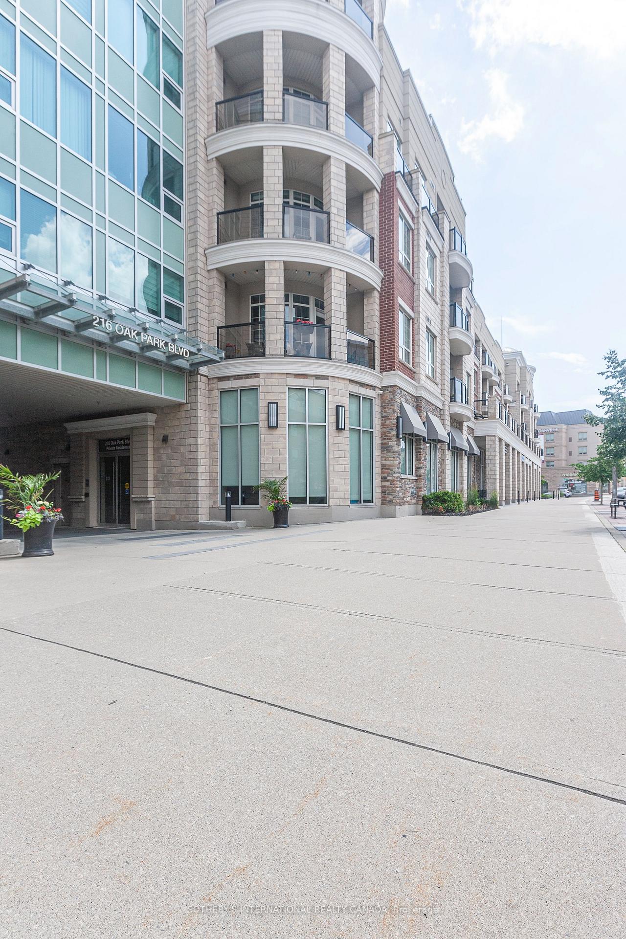 216-oak-park-boulevard-oakville-ontario-w13523530