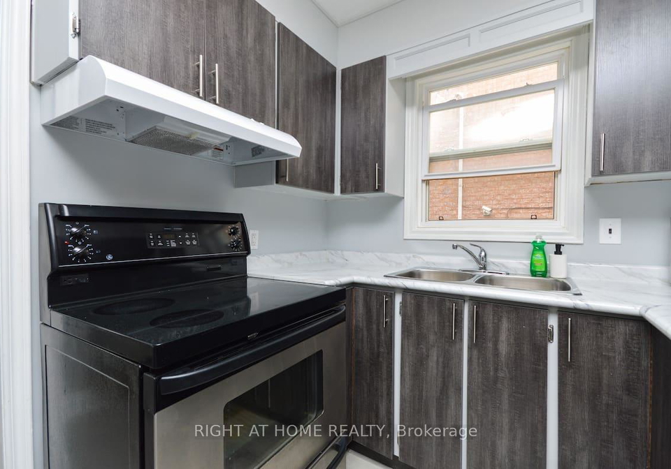 9-donald-avenue-toronto-toronto-ontario-w13523682