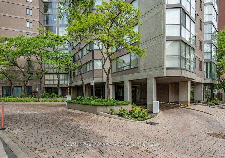 4235-sherwoodtowne-boulevard-mississauga-ontario-w13524248