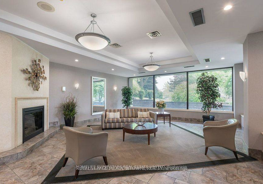 4235-sherwoodtowne-boulevard-mississauga-ontario-w13524248