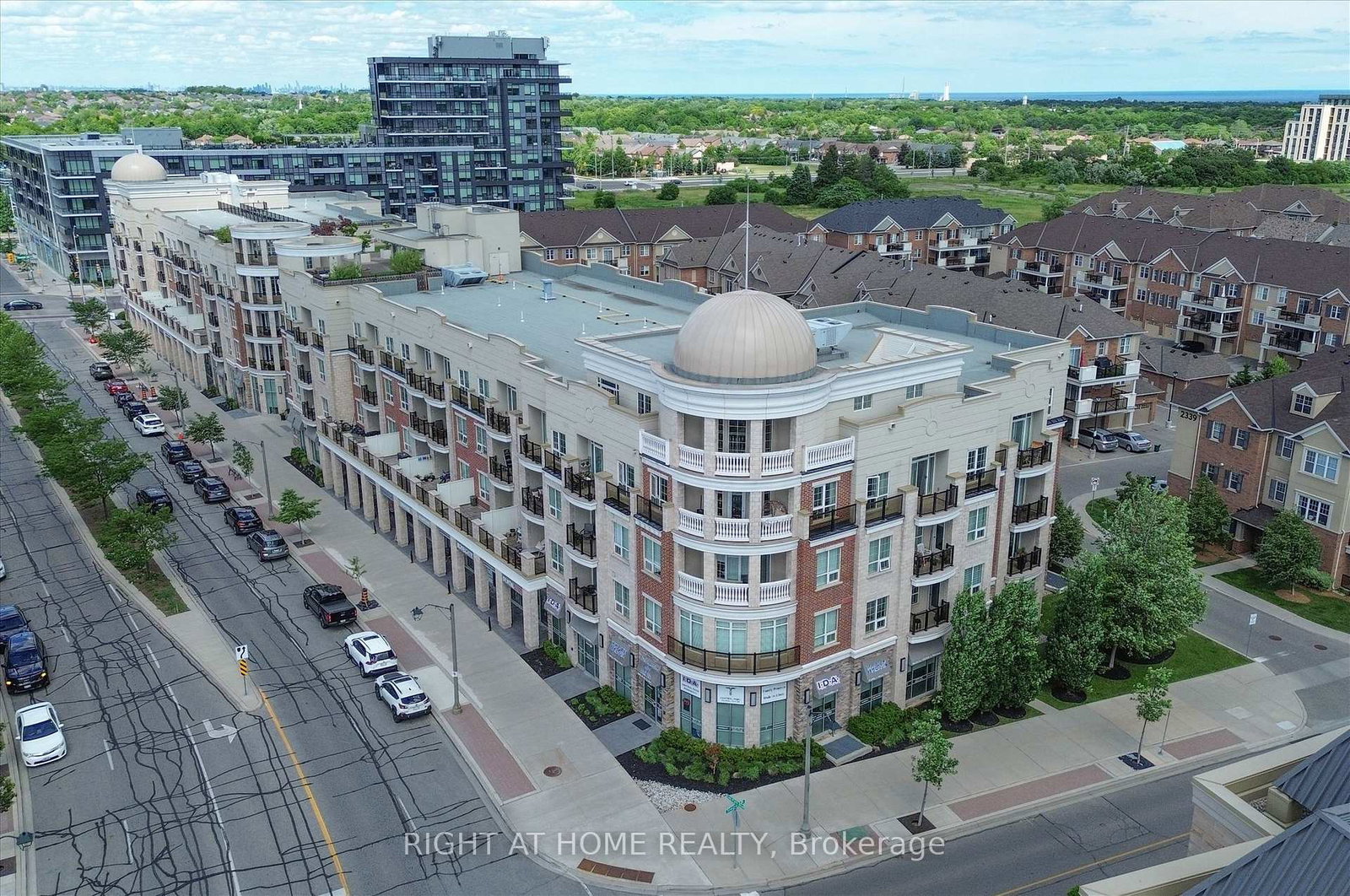 216-oak-park-boulevard-oakville-ontario-w13525126