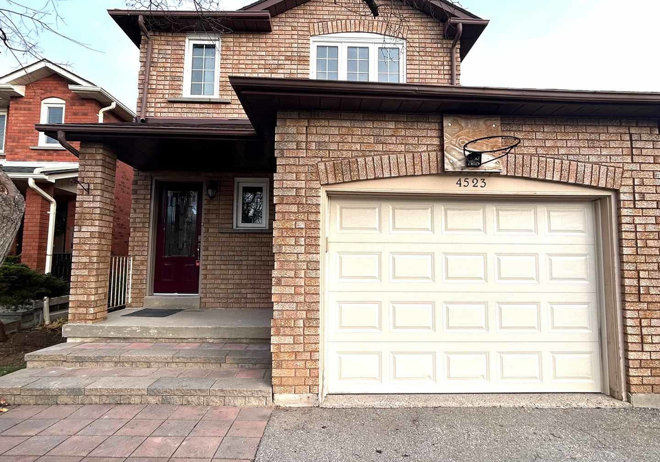 4523-kimbermount-avenue-mississauga-ontario-w13525688