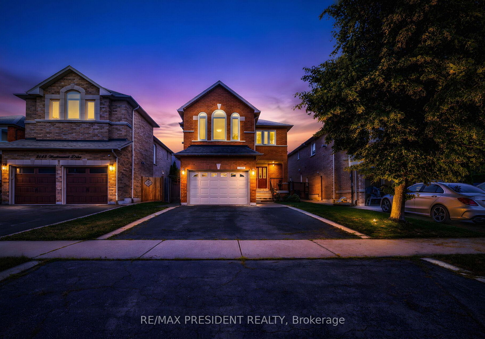 2139-westmount-drive-oakville-ontario-w13525778