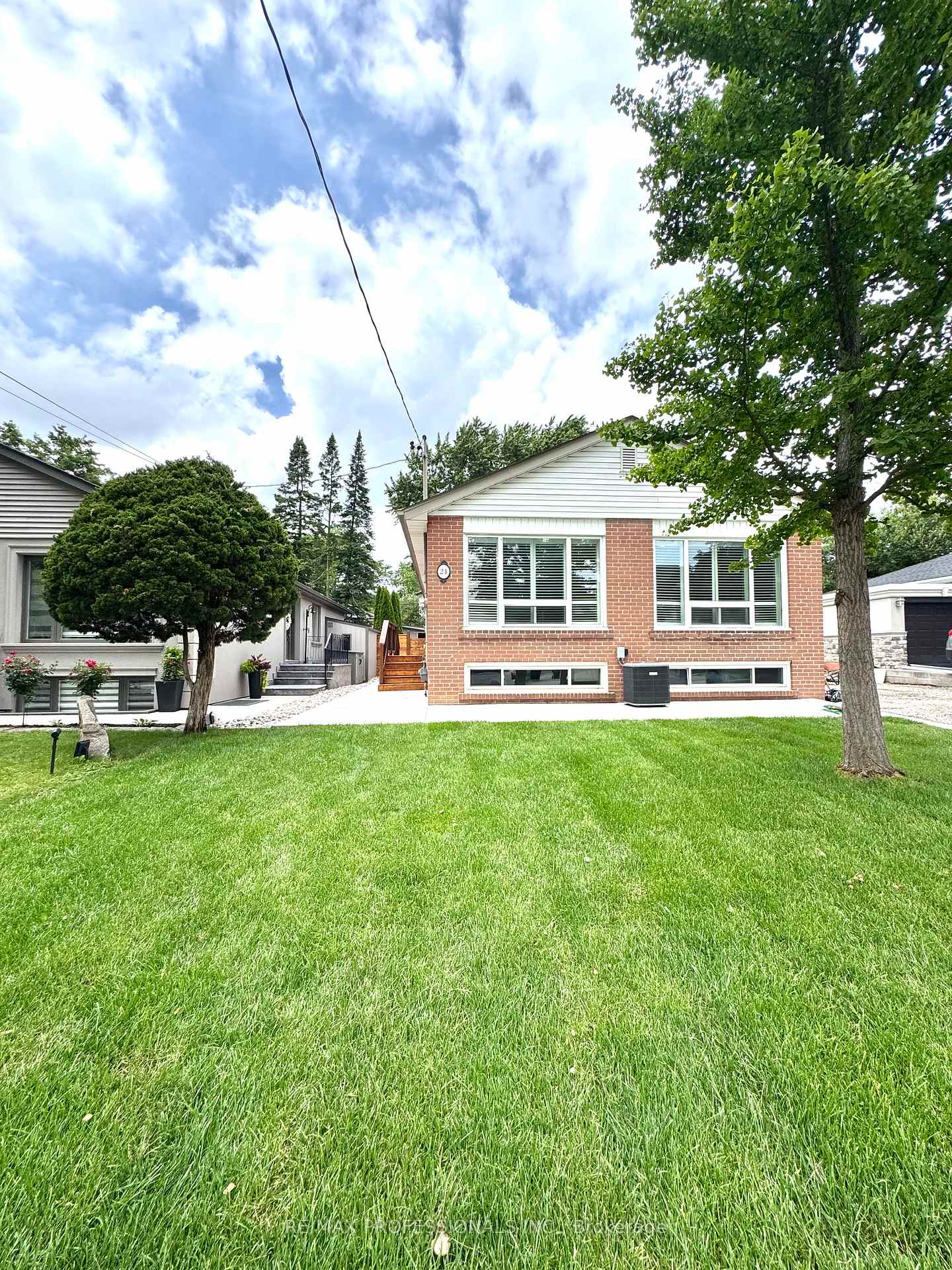 24-millburn-drive-toronto-etobicoke-ontario-w13526982