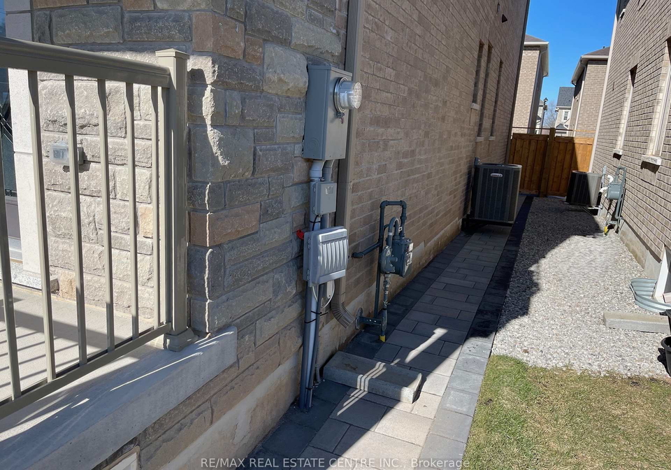 4094-channing-crescent-oakville-ontario-w13527364