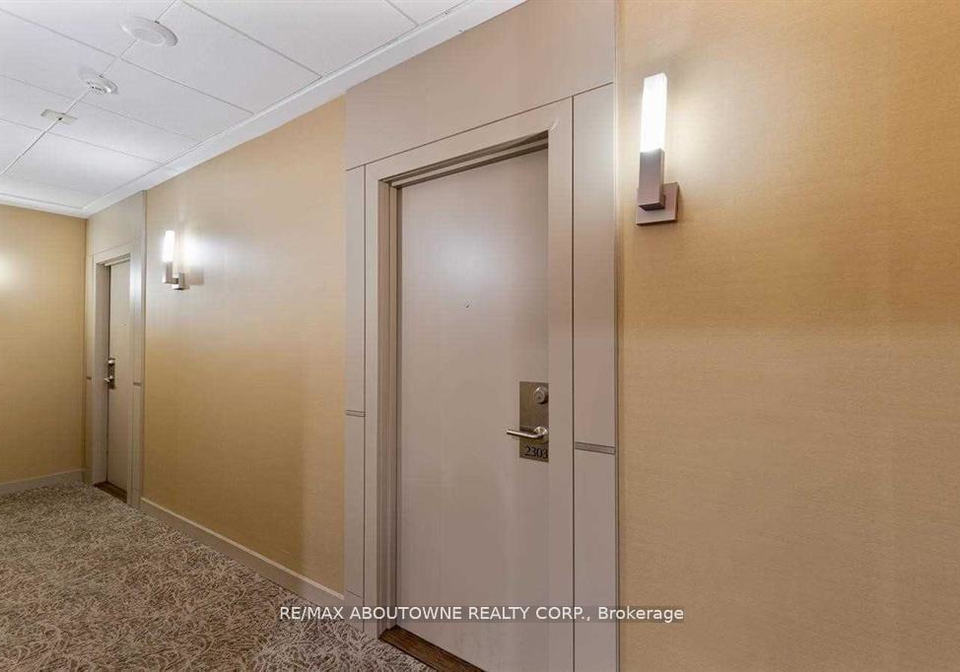 330-burnhamthorpe-road-w-mississauga-ontario-w13527400