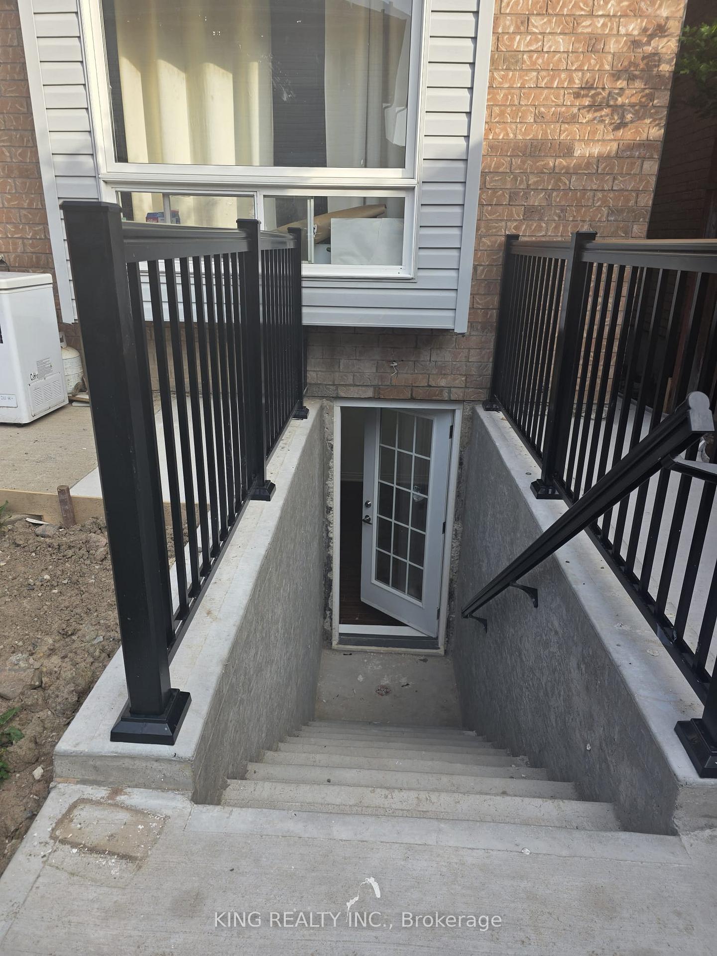 6-chestermere-crescent-brampton-ontario-w13528314