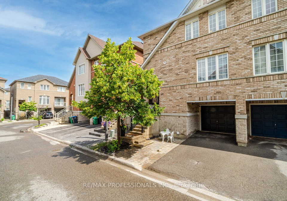 7155-magistrate-terrace-mississauga-ontario-w13528678